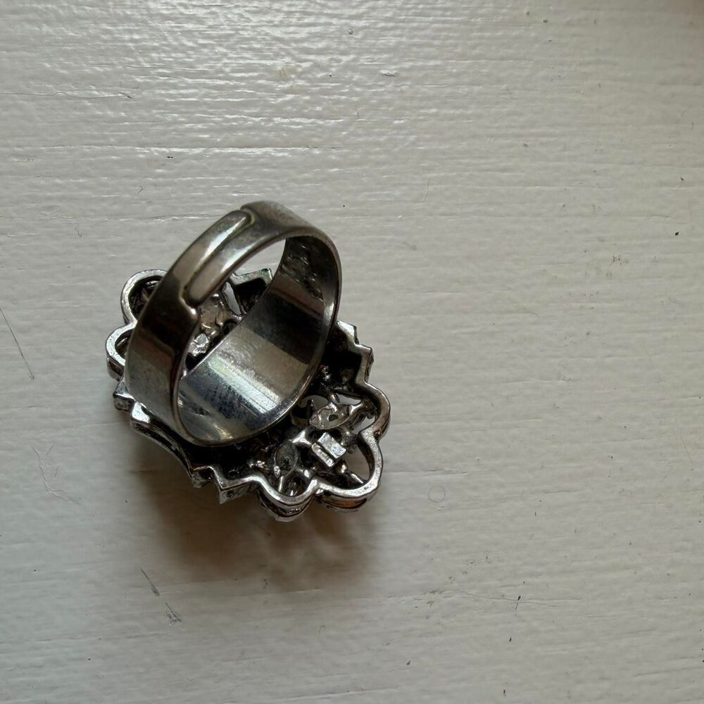 Statement silver ring with green and yellow rhinestones - Picture 3 of 4